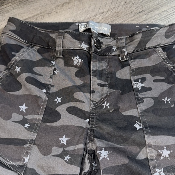 Wit and Wisdom cargo pants/Jeans - Picture 2 of 3